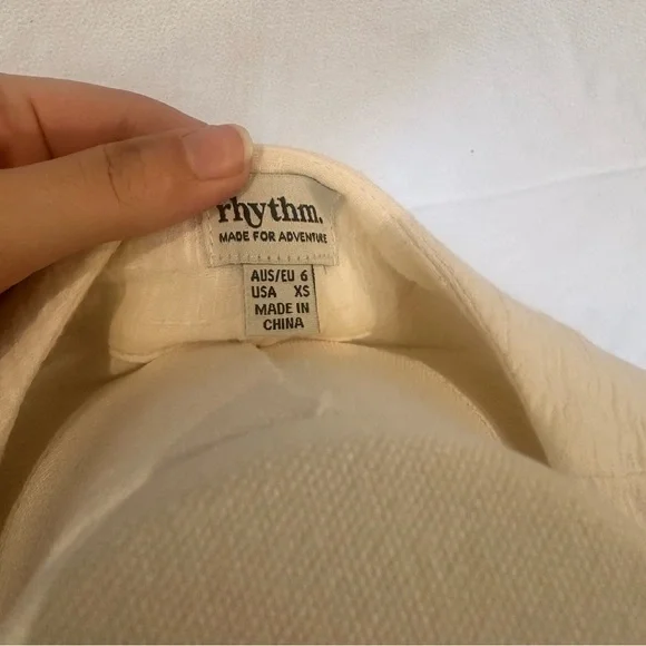 Rhythm White Textured Button-Front Crop Top - Picture 4 of 4